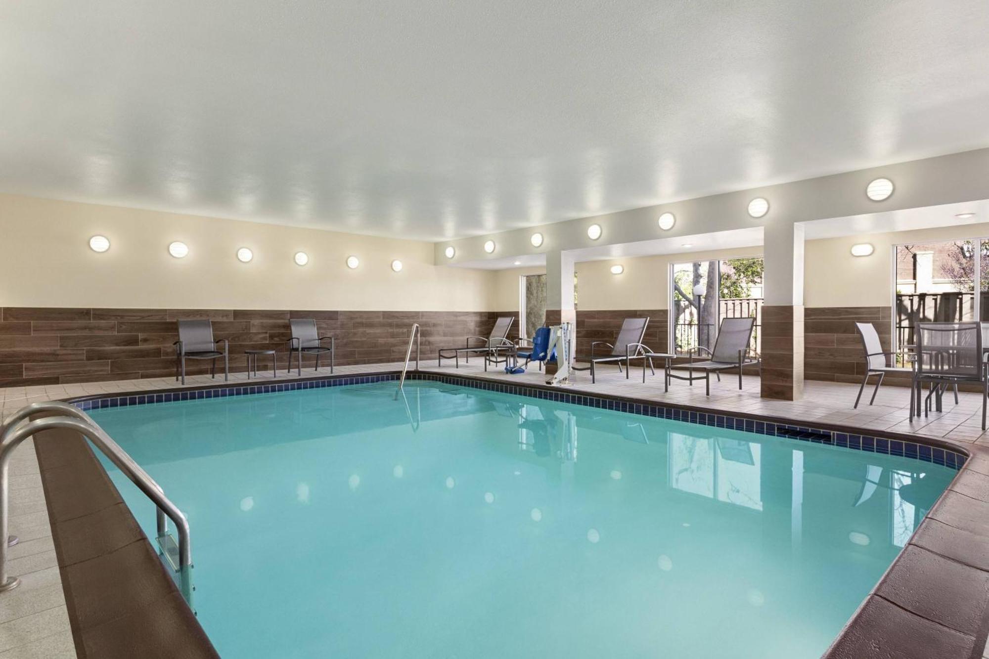 Fairfield Inn By Marriott Трейсі Екстер'єр фото