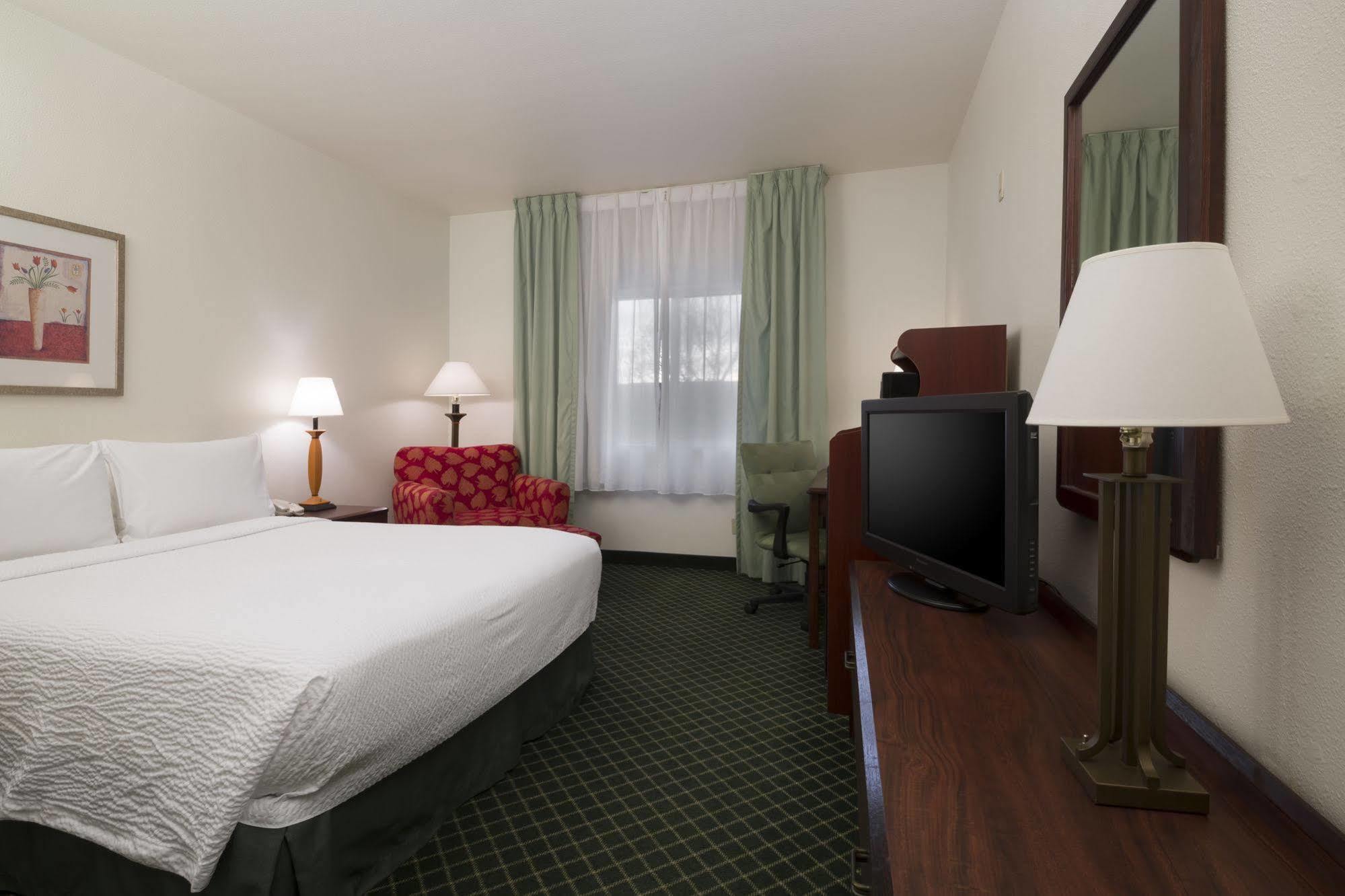 Fairfield Inn By Marriott Трейсі Екстер'єр фото